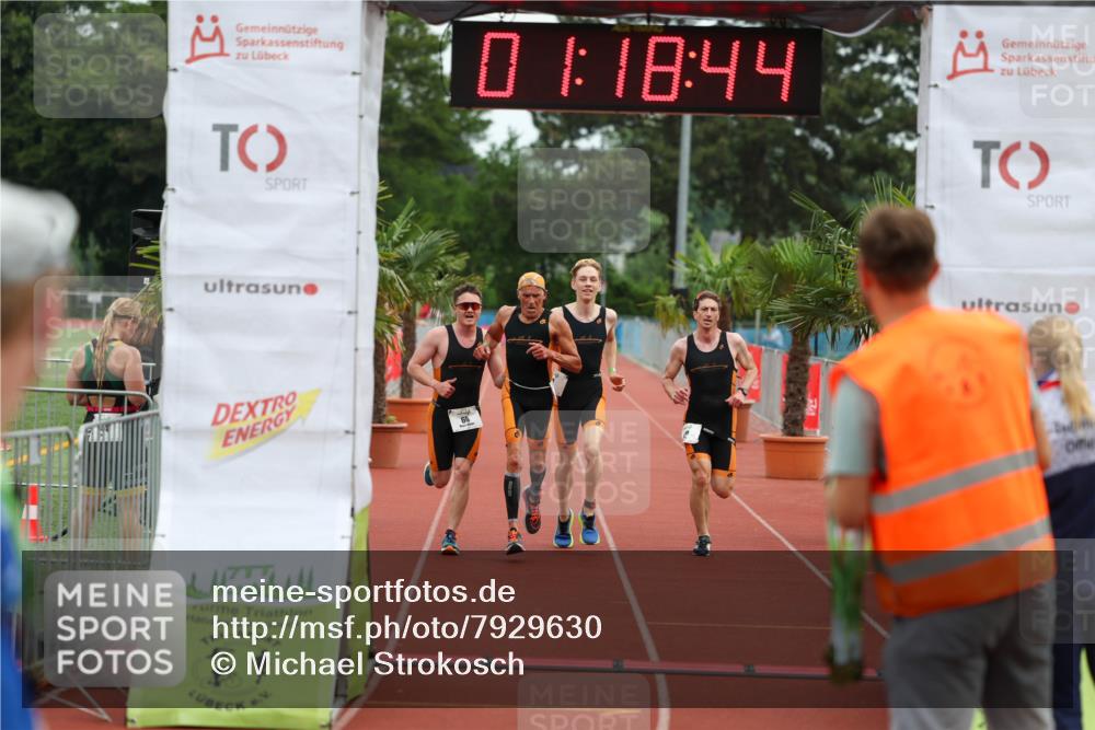 15.06.2025 - 7 Türme Triathlon Michael Strokosch http://msf.ph/oto/7929630 15.06.2025 10:18:45 Ziel 66, 67, 68, 69 meine-sportfotos.de