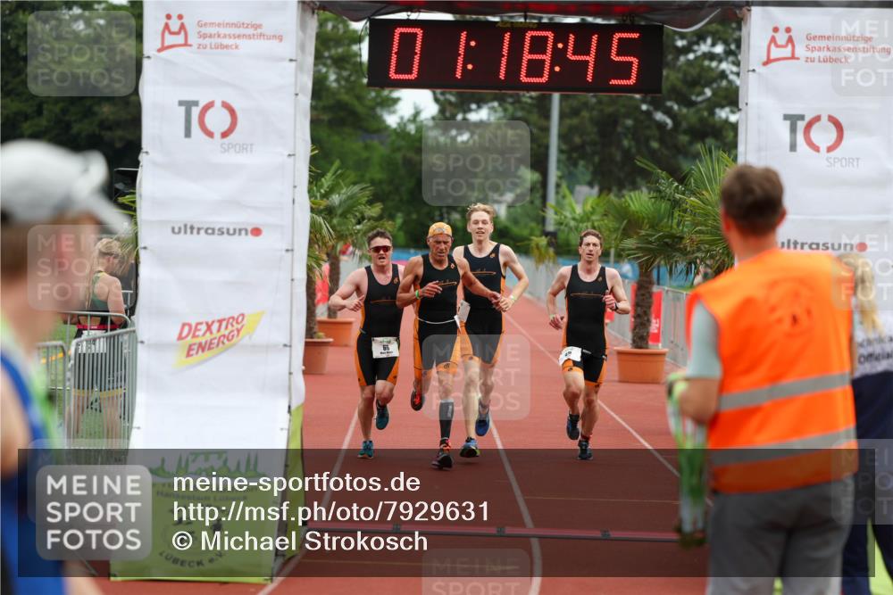 15.06.2025 - 7 Türme Triathlon Michael Strokosch http://msf.ph/oto/7929631 15.06.2025 10:18:45 Ziel 66, 67, 68, 69 meine-sportfotos.de