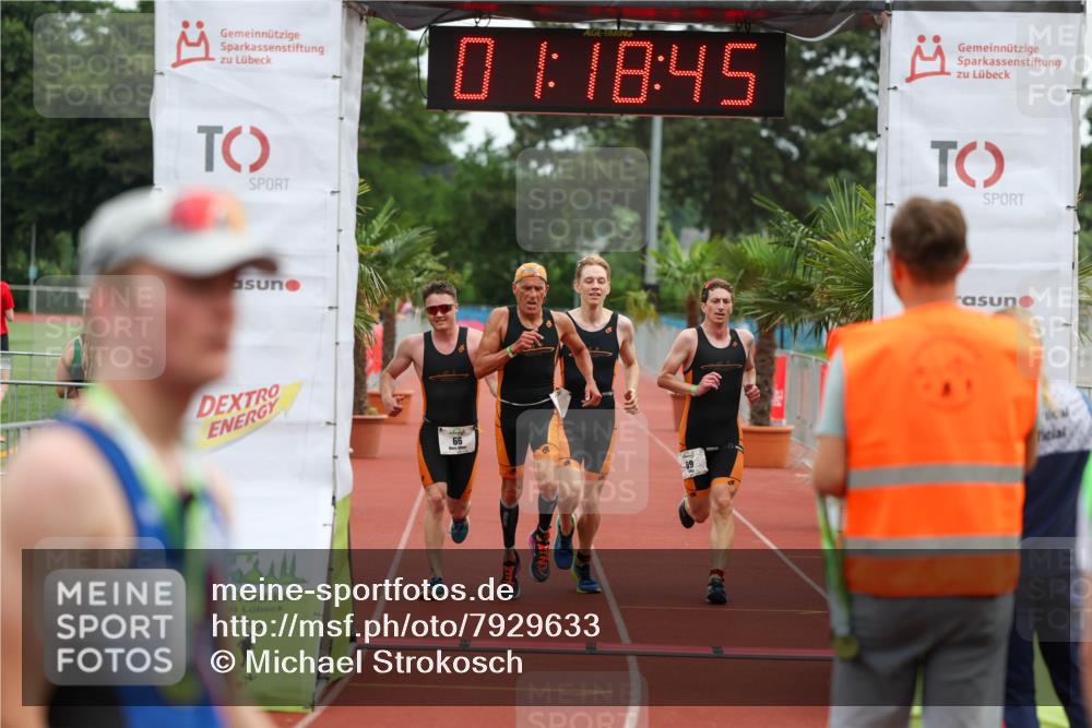 15.06.2025 - 7 Türme Triathlon Michael Strokosch http://msf.ph/oto/7929633 15.06.2025 10:18:46 Ziel 66, 67, 68, 69 meine-sportfotos.de