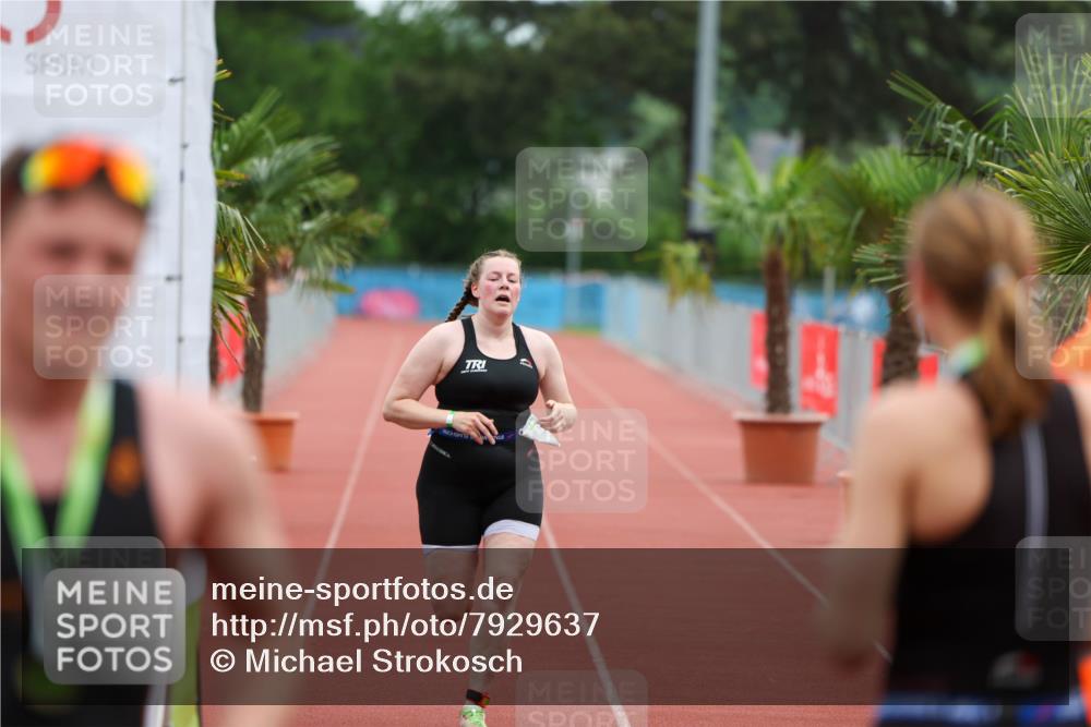 15.06.2025 - 7 Türme Triathlon Michael Strokosch http://msf.ph/oto/7929637 15.06.2025 10:19:48 Ziel 98 meine-sportfotos.de