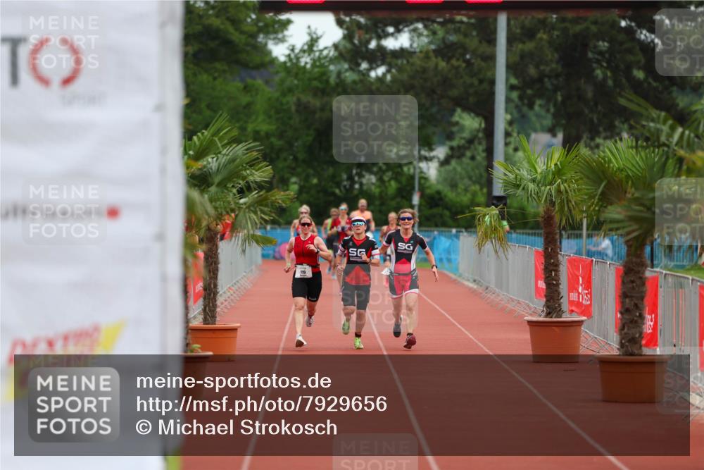 15.06.2025 - 7 Türme Triathlon Michael Strokosch http://msf.ph/oto/7929656 15.06.2025 10:22:42 Ziel  meine-sportfotos.de