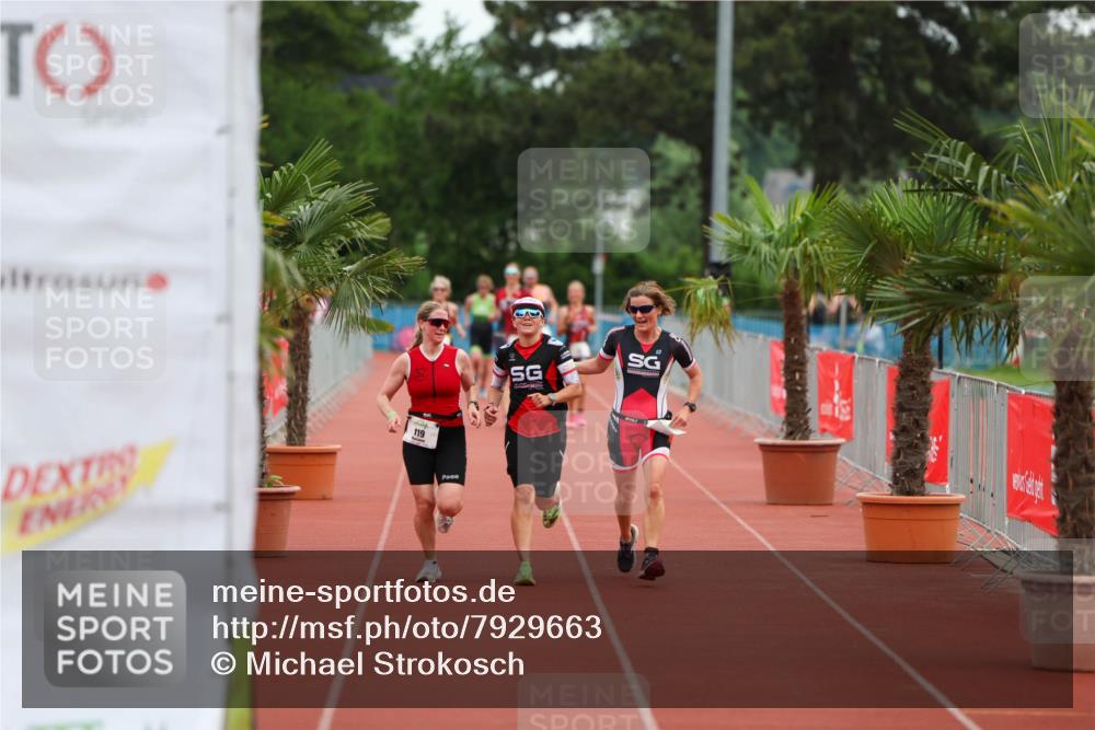 15.06.2025 - 7 Türme Triathlon Michael Strokosch http://msf.ph/oto/7929663 15.06.2025 10:22:45 Ziel 117, 118, 119 meine-sportfotos.de