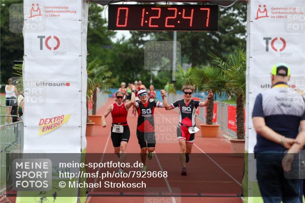 15.06.2025 - 7 Türme Triathlon Michael Strokosch http://msf.ph/oto/7929668 15.06.2025 10:22:48 Ziel 117, 118, 119 meine-sportfotos.de