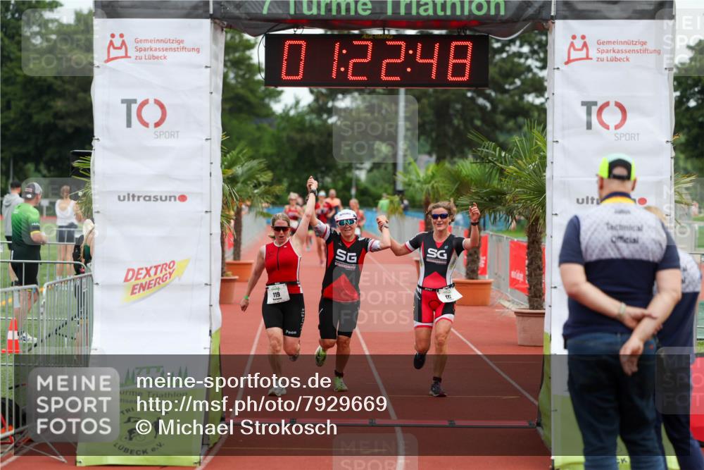 15.06.2025 - 7 Türme Triathlon Michael Strokosch http://msf.ph/oto/7929669 15.06.2025 10:22:48 Ziel 117, 118, 119 meine-sportfotos.de