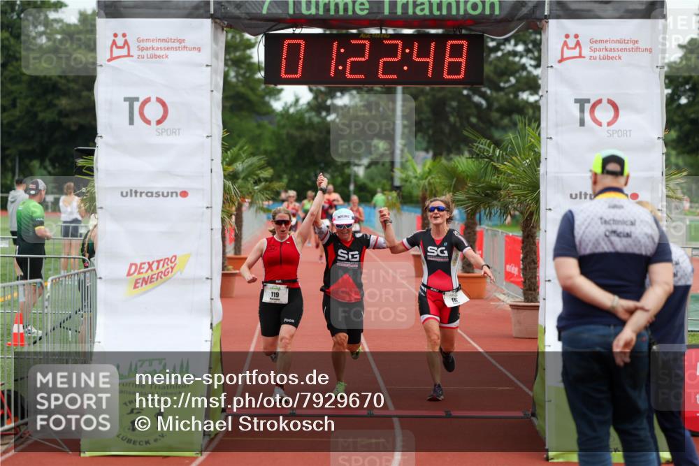 15.06.2025 - 7 Türme Triathlon Michael Strokosch http://msf.ph/oto/7929670 15.06.2025 10:22:49 Ziel 117, 118, 119 meine-sportfotos.de