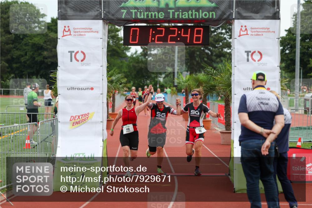 15.06.2025 - 7 Türme Triathlon Michael Strokosch http://msf.ph/oto/7929671 15.06.2025 10:22:49 Ziel 117, 118, 119 meine-sportfotos.de
