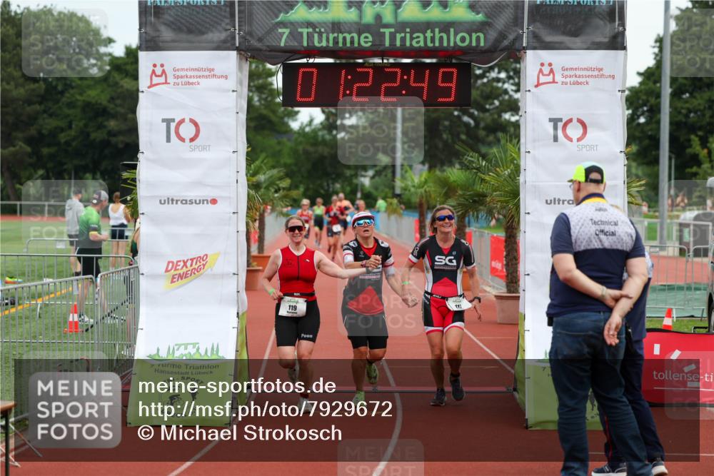 15.06.2025 - 7 Türme Triathlon Michael Strokosch http://msf.ph/oto/7929672 15.06.2025 10:22:50 Ziel 117, 118, 119 meine-sportfotos.de