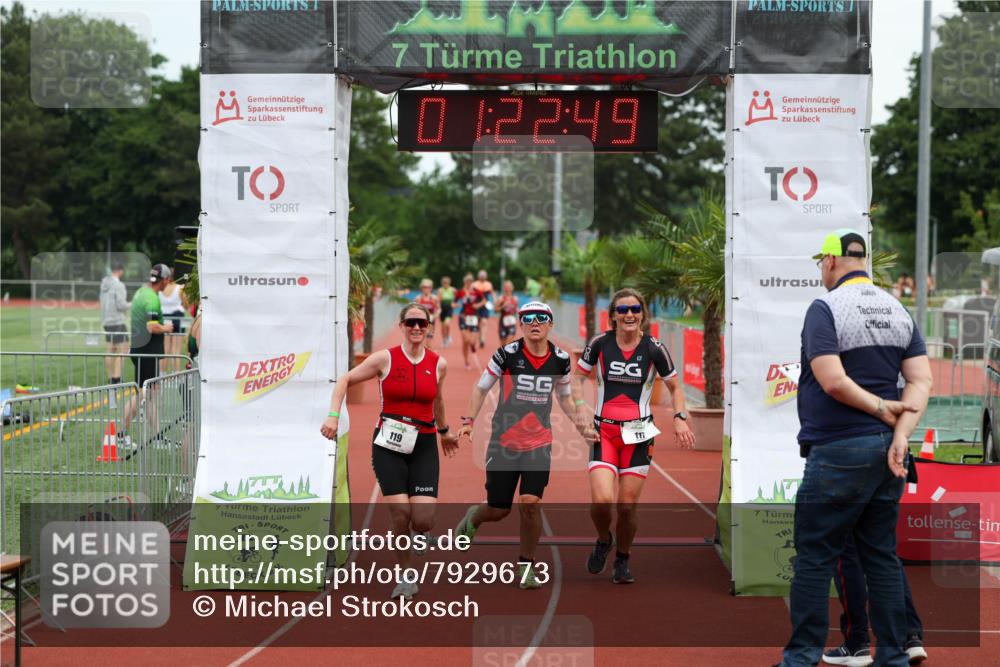 15.06.2025 - 7 Türme Triathlon Michael Strokosch http://msf.ph/oto/7929673 15.06.2025 10:22:50 Ziel 117, 118, 119 meine-sportfotos.de