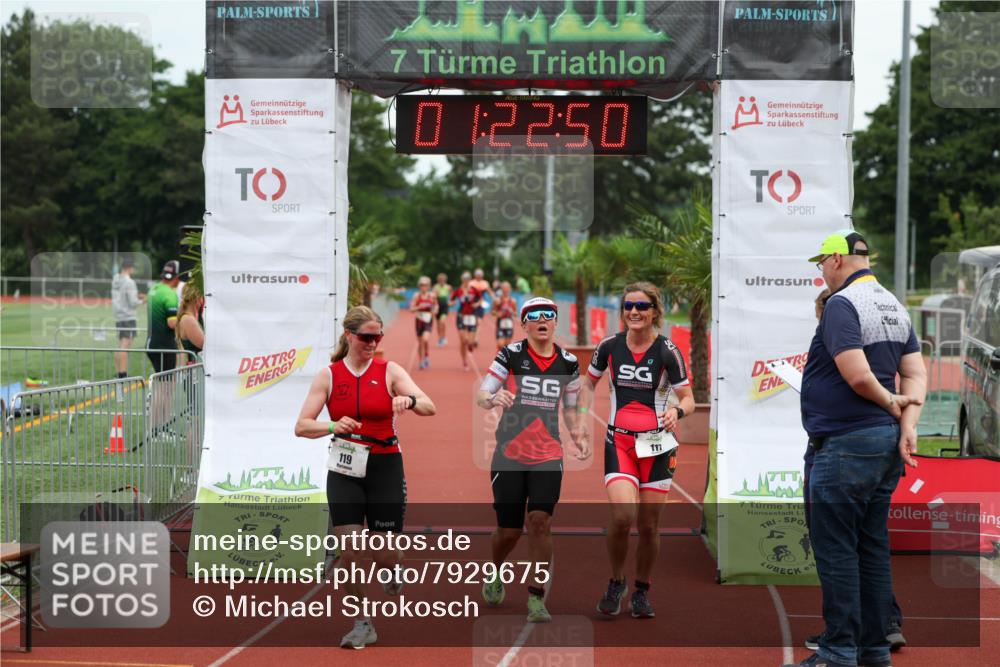 15.06.2025 - 7 Türme Triathlon Michael Strokosch http://msf.ph/oto/7929675 15.06.2025 10:22:51 Ziel 117, 118, 119 meine-sportfotos.de