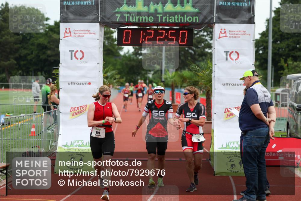 15.06.2025 - 7 Türme Triathlon Michael Strokosch http://msf.ph/oto/7929676 15.06.2025 10:22:51 Ziel 117, 118, 119 meine-sportfotos.de