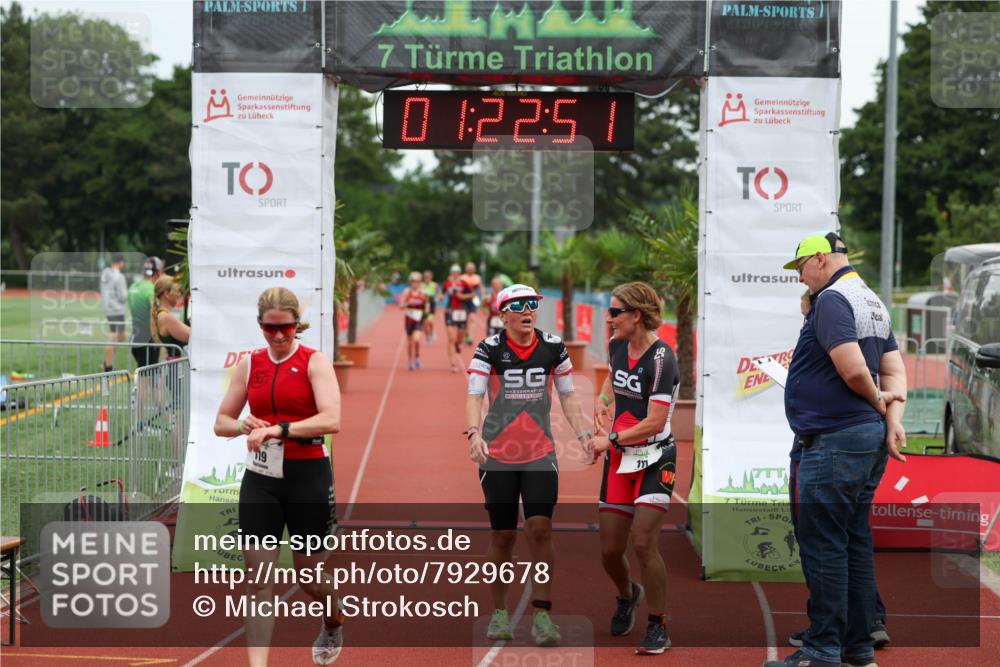 15.06.2025 - 7 Türme Triathlon Michael Strokosch http://msf.ph/oto/7929678 15.06.2025 10:22:51 Ziel 117, 118, 119 meine-sportfotos.de