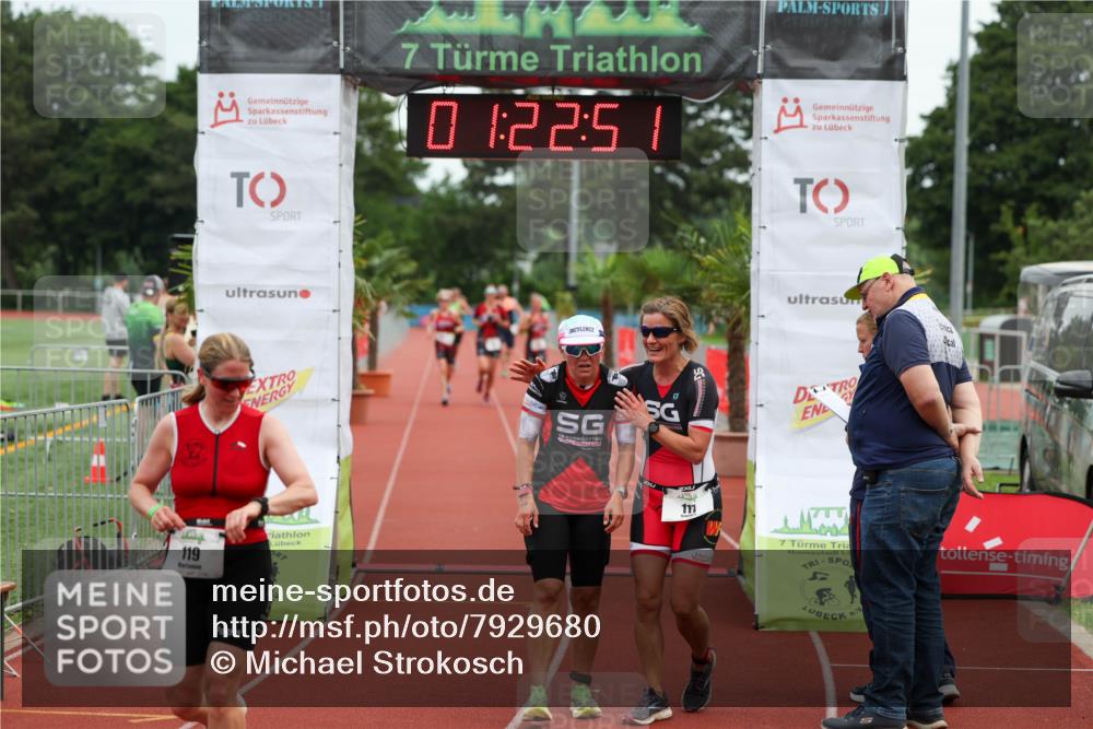 15.06.2025 - 7 Türme Triathlon Michael Strokosch http://msf.ph/oto/7929680 15.06.2025 10:22:52 Ziel 117, 118, 119 meine-sportfotos.de