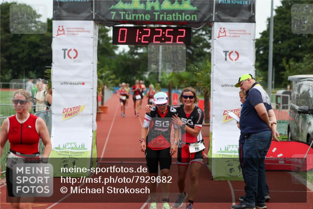 15.06.2025 - 7 Türme Triathlon Michael Strokosch http://msf.ph/oto/7929682 15.06.2025 10:22:52 Ziel 117, 118, 119 meine-sportfotos.de