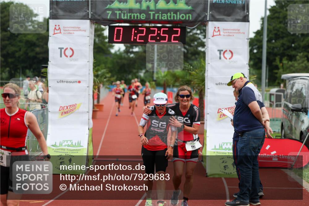 15.06.2025 - 7 Türme Triathlon Michael Strokosch http://msf.ph/oto/7929683 15.06.2025 10:22:52 Ziel 117, 118, 119 meine-sportfotos.de