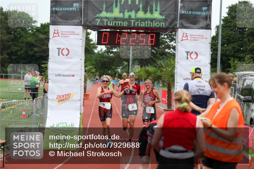 15.06.2025 - 7 Türme Triathlon Michael Strokosch http://msf.ph/oto/7929688 15.06.2025 10:22:58 Ziel 74, 89, 90, 91, 108 meine-sportfotos.de