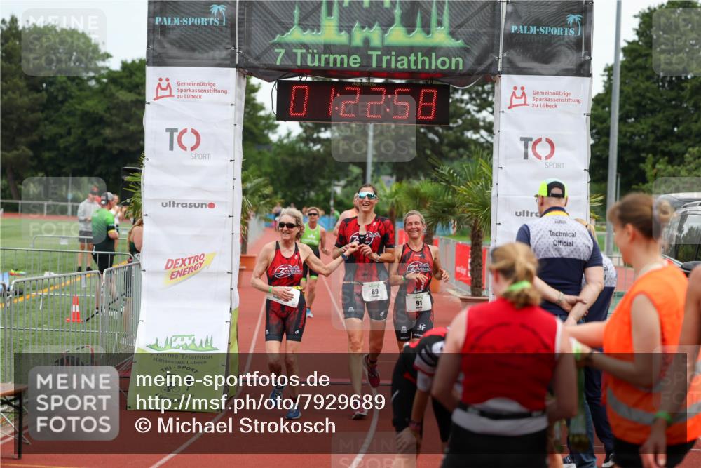 15.06.2025 - 7 Türme Triathlon Michael Strokosch http://msf.ph/oto/7929689 15.06.2025 10:22:59 Ziel 74, 89, 90, 91, 108 meine-sportfotos.de