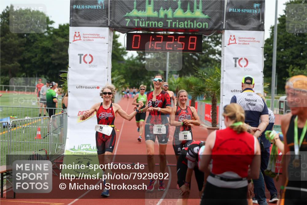 15.06.2025 - 7 Türme Triathlon Michael Strokosch http://msf.ph/oto/7929692 15.06.2025 10:22:59 Ziel 74, 89, 90, 91, 108 meine-sportfotos.de