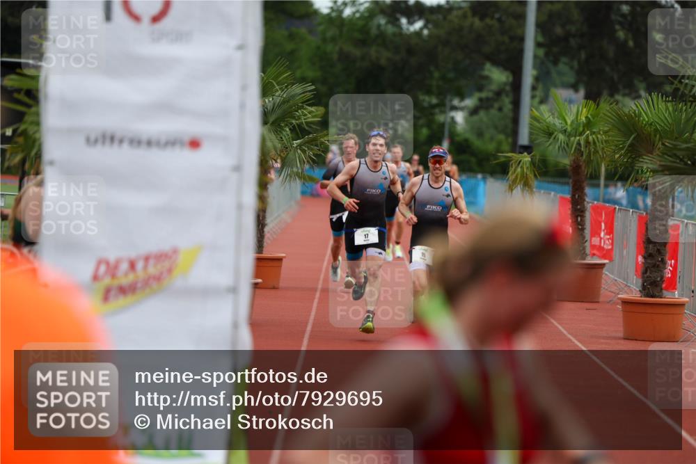 15.06.2025 - 7 Türme Triathlon Michael Strokosch http://msf.ph/oto/7929695 15.06.2025 10:23:13 Ziel 17, 19 meine-sportfotos.de