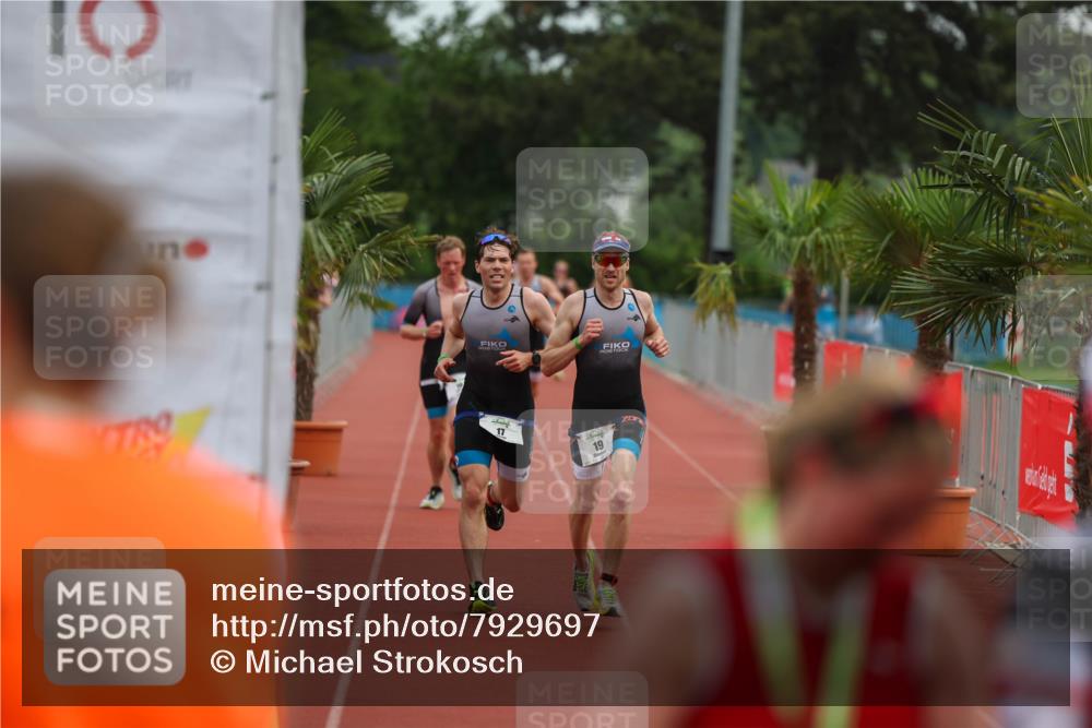 15.06.2025 - 7 Türme Triathlon Michael Strokosch http://msf.ph/oto/7929697 15.06.2025 10:23:14 Ziel 17, 19 meine-sportfotos.de