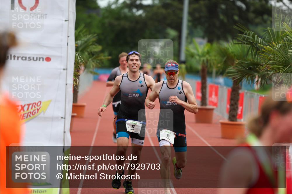 15.06.2025 - 7 Türme Triathlon Michael Strokosch http://msf.ph/oto/7929703 15.06.2025 10:23:16 Ziel 17, 18, 19 meine-sportfotos.de