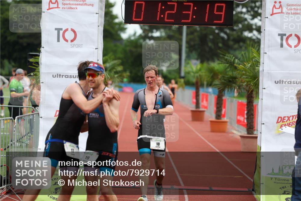 15.06.2025 - 7 Türme Triathlon Michael Strokosch http://msf.ph/oto/7929714 15.06.2025 10:23:20 Ziel 16, 17, 18, 19 meine-sportfotos.de
