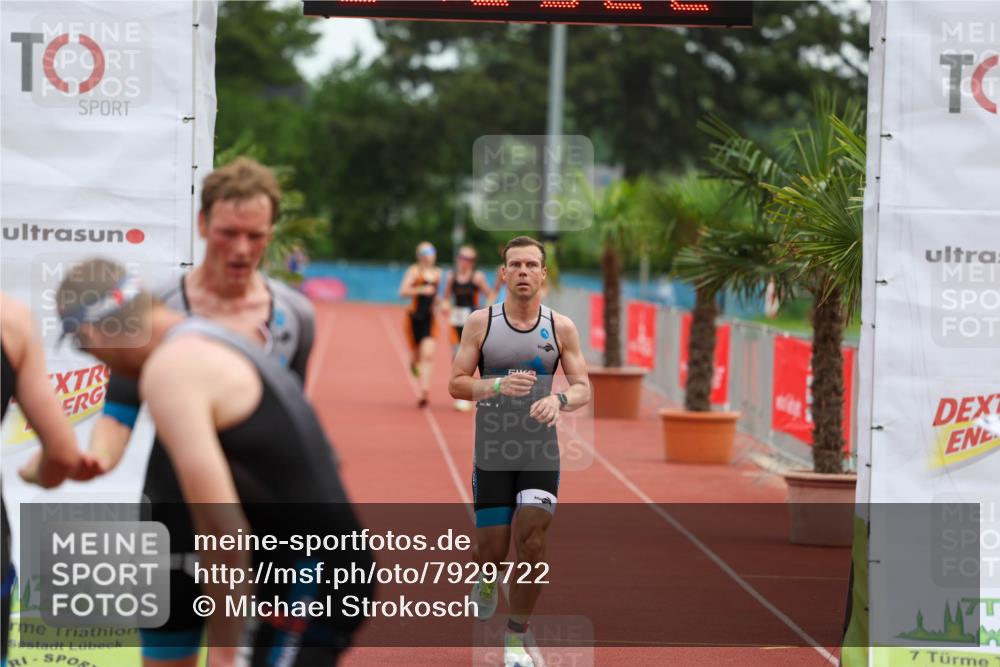 15.06.2025 - 7 Türme Triathlon Michael Strokosch http://msf.ph/oto/7929722 15.06.2025 10:23:23 Ziel 16, 17, 18, 19 meine-sportfotos.de