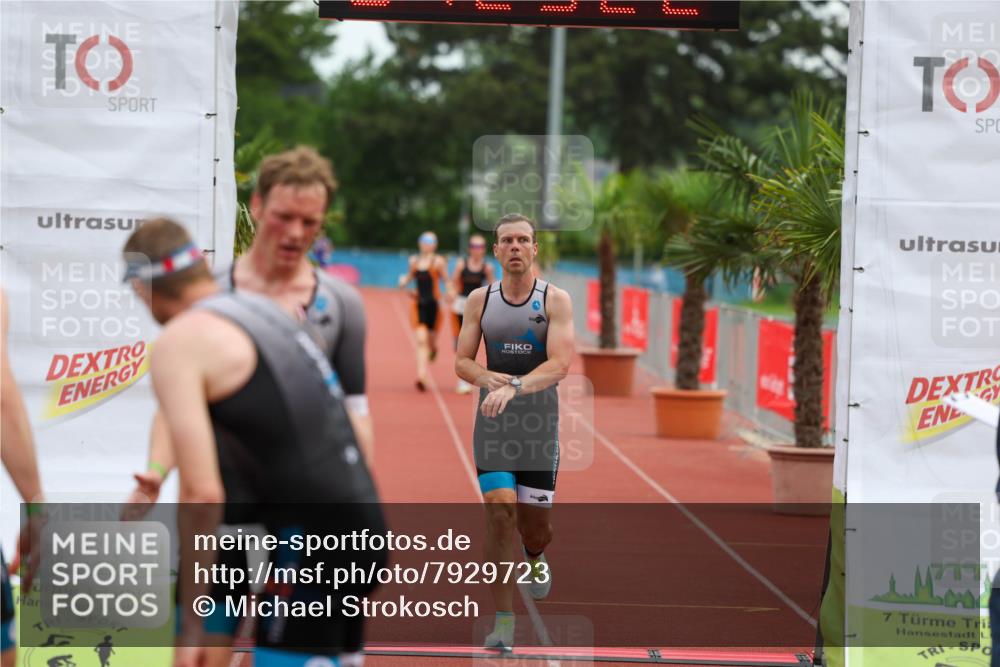 15.06.2025 - 7 Türme Triathlon Michael Strokosch http://msf.ph/oto/7929723 15.06.2025 10:23:23 Ziel 16, 17, 18, 19 meine-sportfotos.de