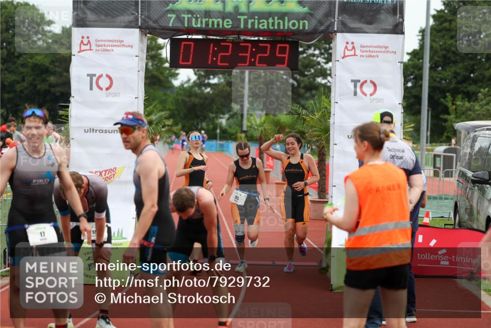 15.06.2025 - 7 Türme Triathlon Michael Strokosch http://msf.ph/oto/7929732 15.06.2025 10:23:29 Ziel 16, 93, 95, 96 meine-sportfotos.de
