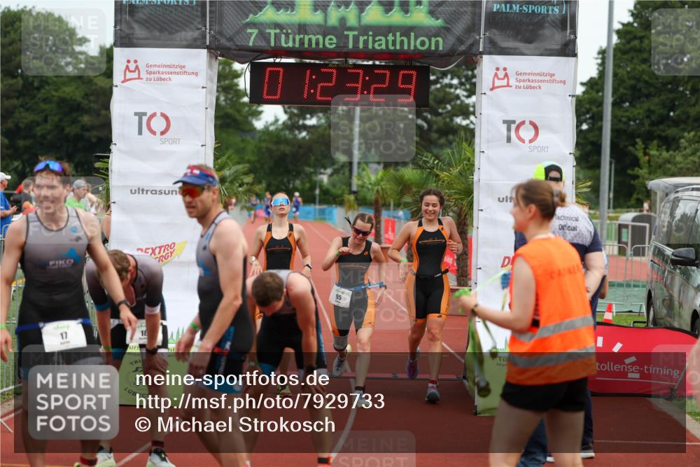 15.06.2025 - 7 Türme Triathlon Michael Strokosch http://msf.ph/oto/7929733 15.06.2025 10:23:30 Ziel 16, 93, 95, 96 meine-sportfotos.de