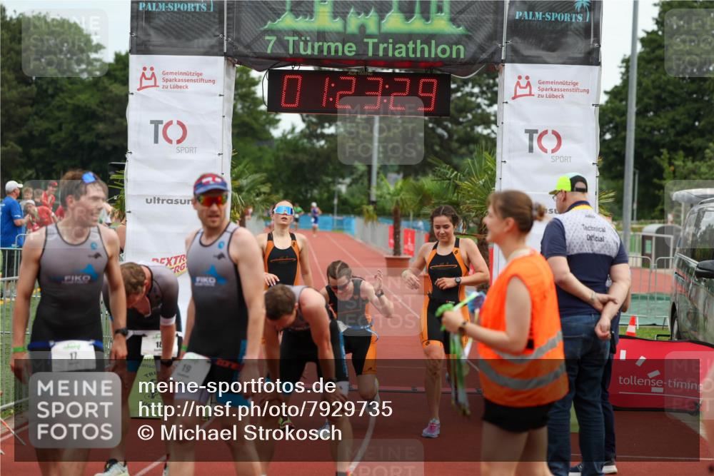 15.06.2025 - 7 Türme Triathlon Michael Strokosch http://msf.ph/oto/7929735 15.06.2025 10:23:30 Ziel 16, 93, 95, 96 meine-sportfotos.de