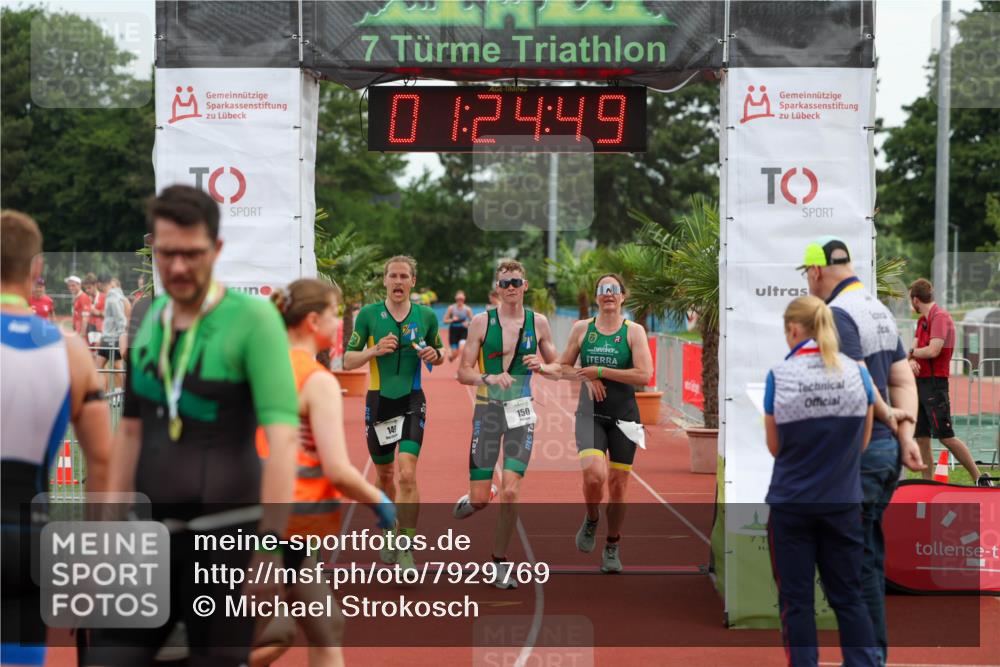 15.06.2025 - 7 Türme Triathlon Michael Strokosch http://msf.ph/oto/7929769 15.06.2025 10:24:49 Ziel 149, 150, 151 meine-sportfotos.de
