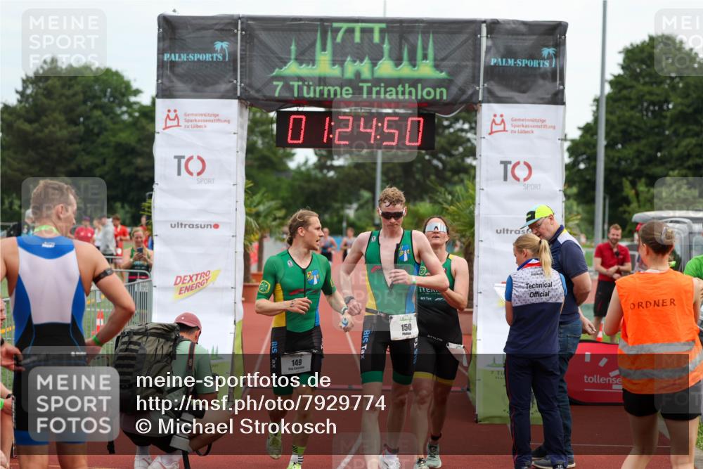 15.06.2025 - 7 Türme Triathlon Michael Strokosch http://msf.ph/oto/7929774 15.06.2025 10:24:51 Ziel 149, 150, 151 meine-sportfotos.de