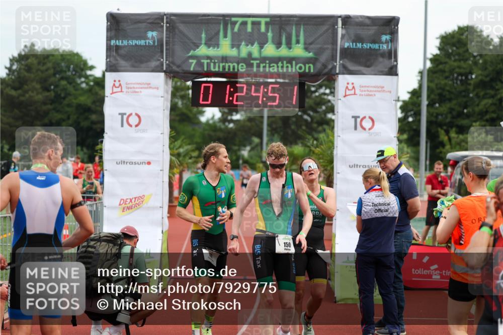 15.06.2025 - 7 Türme Triathlon Michael Strokosch http://msf.ph/oto/7929775 15.06.2025 10:24:51 Ziel 149, 150, 151 meine-sportfotos.de