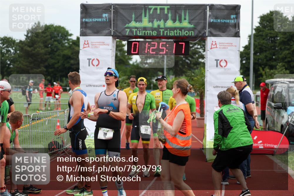 15.06.2025 - 7 Türme Triathlon Michael Strokosch http://msf.ph/oto/7929793 15.06.2025 10:25:18 Ziel 20, 51, 52, 53, 54 meine-sportfotos.de