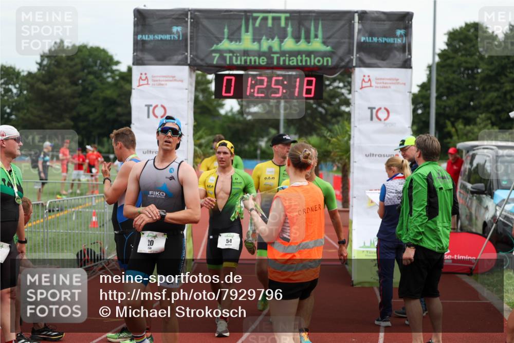 15.06.2025 - 7 Türme Triathlon Michael Strokosch http://msf.ph/oto/7929796 15.06.2025 10:25:18 Ziel 20, 51, 52, 53, 54 meine-sportfotos.de