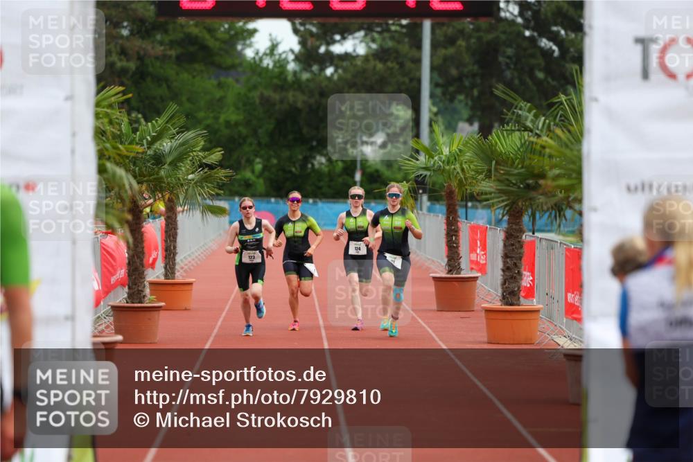 15.06.2025 - 7 Türme Triathlon Michael Strokosch http://msf.ph/oto/7929810 15.06.2025 10:26:42 Ziel 121, 123 meine-sportfotos.de