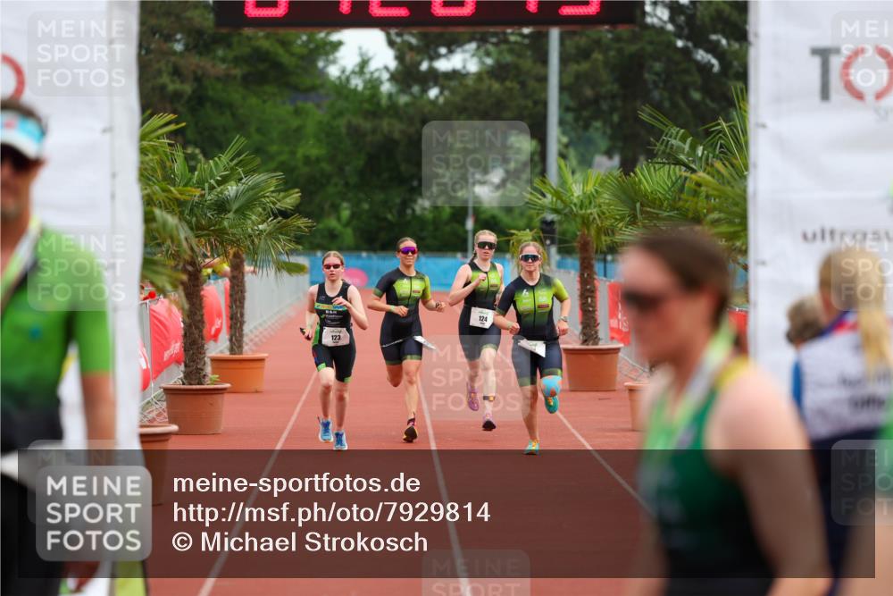 15.06.2025 - 7 Türme Triathlon Michael Strokosch http://msf.ph/oto/7929814 15.06.2025 10:26:43 Ziel 121, 122, 123, 124 meine-sportfotos.de