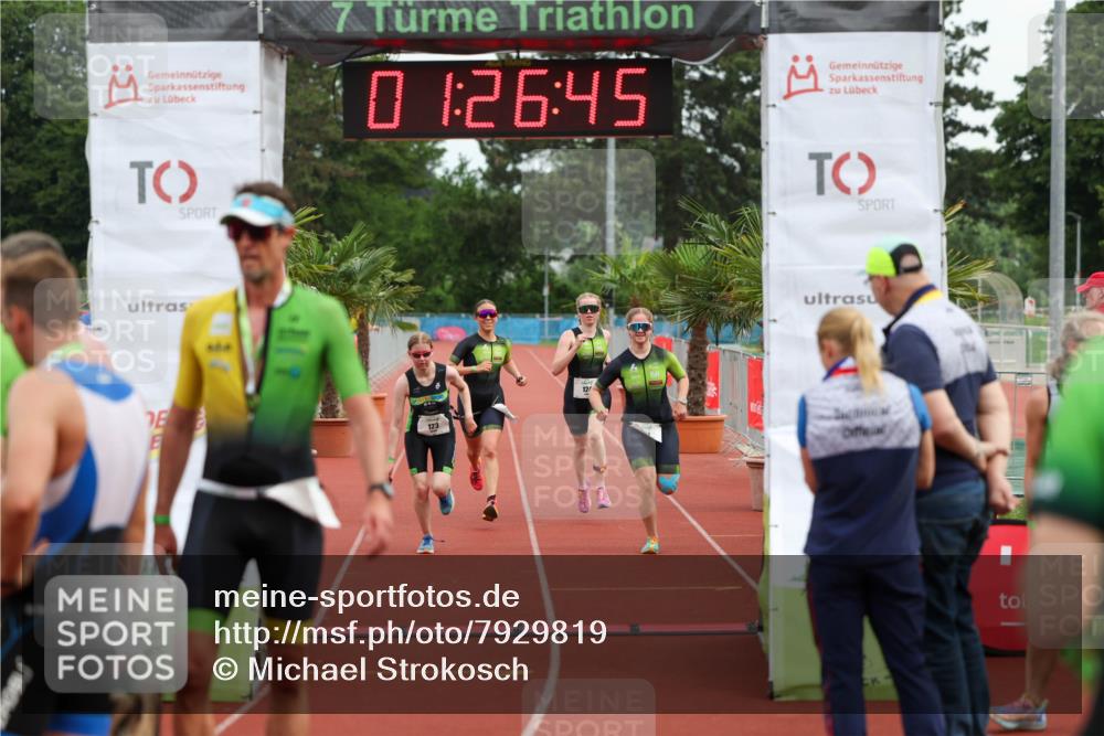 15.06.2025 - 7 Türme Triathlon Michael Strokosch http://msf.ph/oto/7929819 15.06.2025 10:26:45 Ziel 121, 122, 123, 124 meine-sportfotos.de
