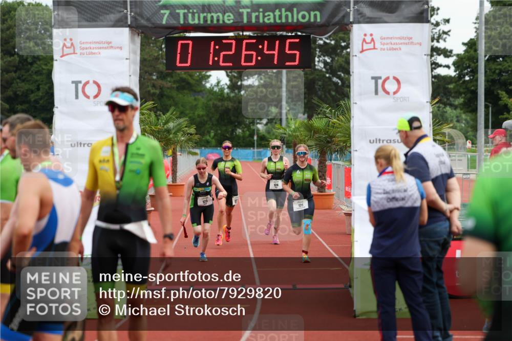 15.06.2025 - 7 Türme Triathlon Michael Strokosch http://msf.ph/oto/7929820 15.06.2025 10:26:45 Ziel 121, 122, 123, 124 meine-sportfotos.de