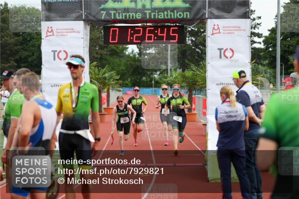 15.06.2025 - 7 Türme Triathlon Michael Strokosch http://msf.ph/oto/7929821 15.06.2025 10:26:46 Ziel 121, 122, 123, 124 meine-sportfotos.de
