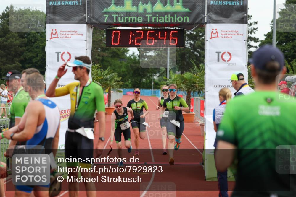 15.06.2025 - 7 Türme Triathlon Michael Strokosch http://msf.ph/oto/7929823 15.06.2025 10:26:46 Ziel 121, 122, 123, 124 meine-sportfotos.de