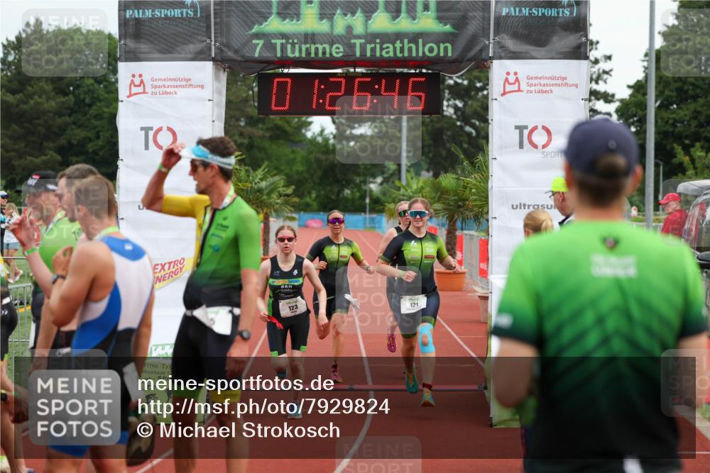 15.06.2025 - 7 Türme Triathlon Michael Strokosch http://msf.ph/oto/7929824 15.06.2025 10:26:47 Ziel 121, 122, 123, 124 meine-sportfotos.de