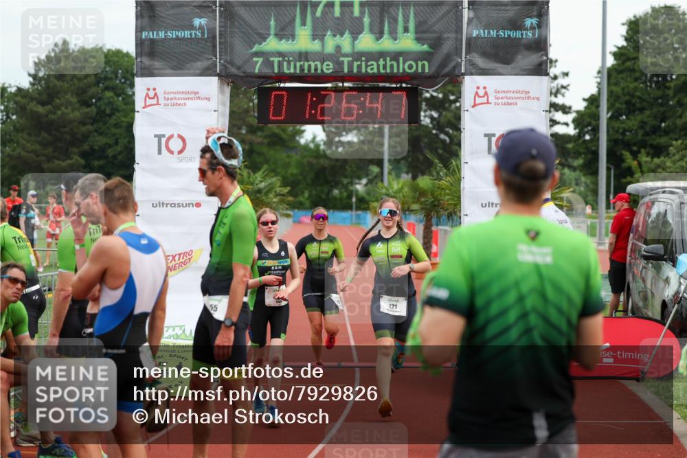 15.06.2025 - 7 Türme Triathlon Michael Strokosch http://msf.ph/oto/7929826 15.06.2025 10:26:47 Ziel 121, 122, 123, 124 meine-sportfotos.de