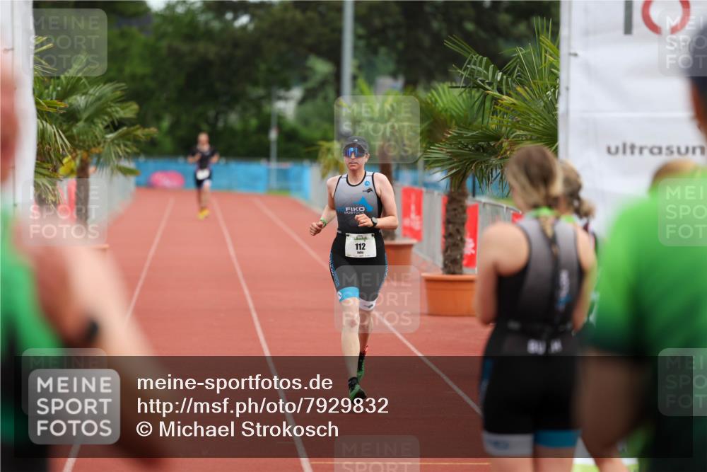 15.06.2025 - 7 Türme Triathlon Michael Strokosch http://msf.ph/oto/7929832 15.06.2025 10:27:23 Ziel 112 meine-sportfotos.de