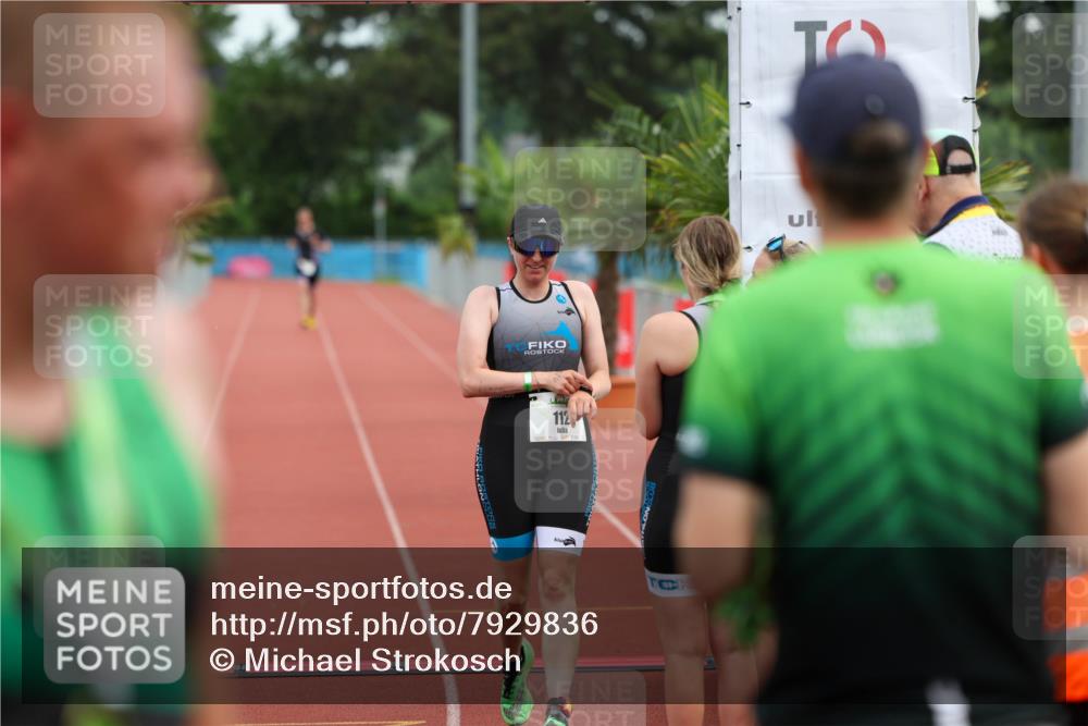 15.06.2025 - 7 Türme Triathlon Michael Strokosch http://msf.ph/oto/7929836 15.06.2025 10:27:25 Ziel 112 meine-sportfotos.de