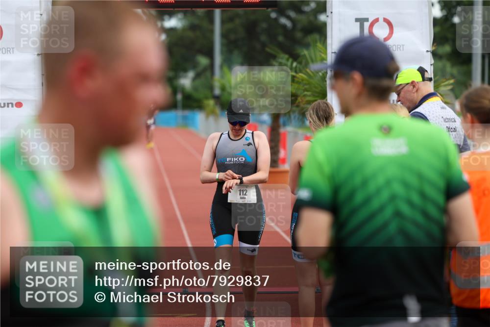 15.06.2025 - 7 Türme Triathlon Michael Strokosch http://msf.ph/oto/7929837 15.06.2025 10:27:26 Ziel 112 meine-sportfotos.de