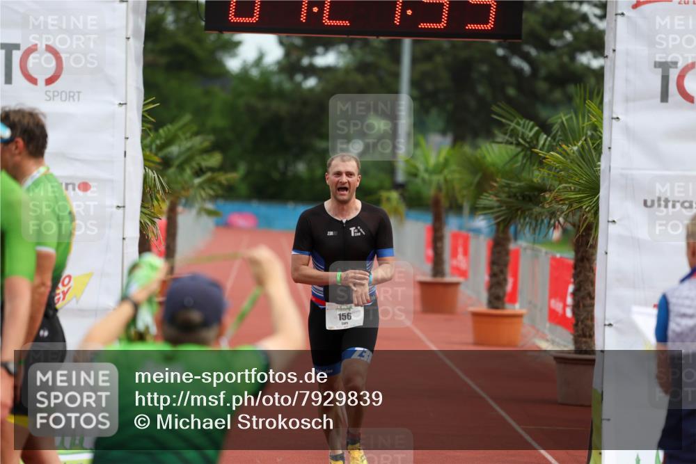 15.06.2025 - 7 Türme Triathlon Michael Strokosch http://msf.ph/oto/7929839 15.06.2025 10:27:36 Ziel 156 meine-sportfotos.de