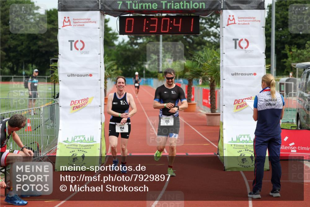 15.06.2025 - 7 Türme Triathlon Michael Strokosch http://msf.ph/oto/7929897 15.06.2025 10:30:41 Ziel 154, 155 meine-sportfotos.de