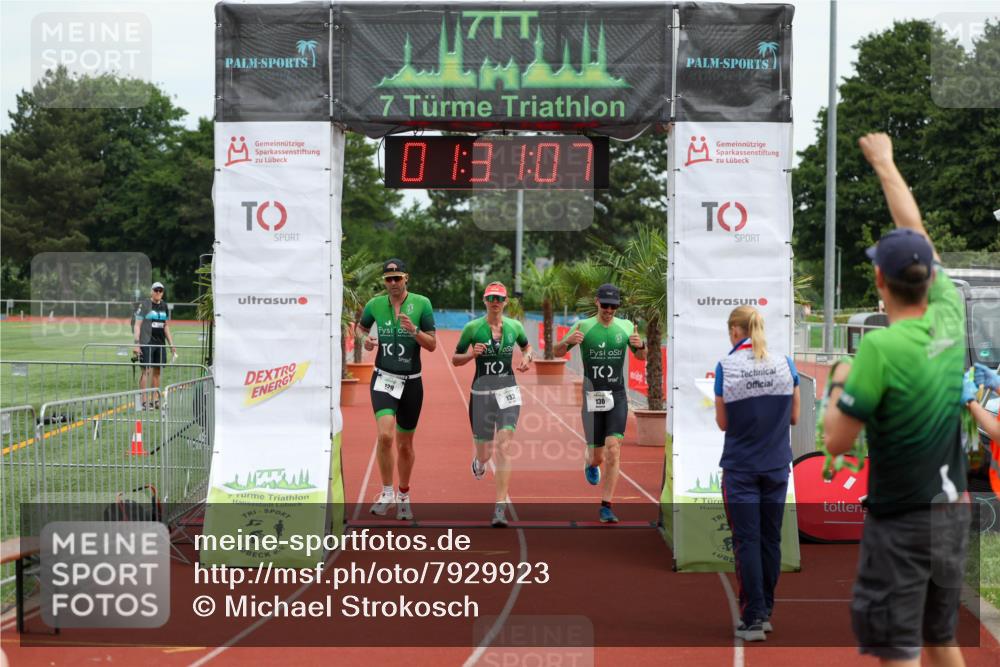 15.06.2025 - 7 Türme Triathlon Michael Strokosch http://msf.ph/oto/7929923 15.06.2025 10:31:08 Ziel 129, 130, 132 meine-sportfotos.de