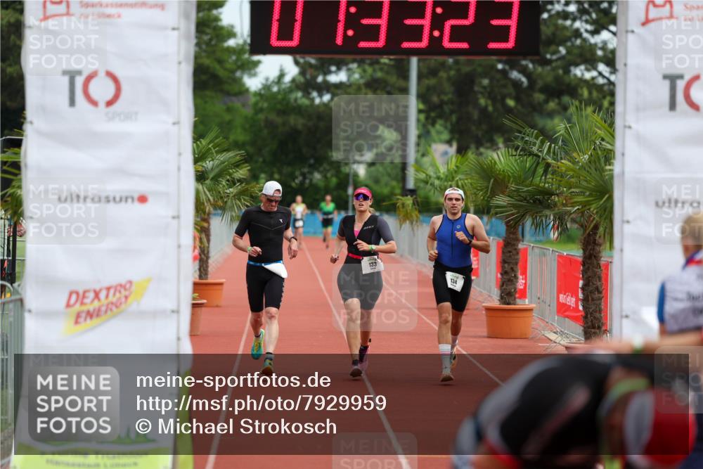 15.06.2025 - 7 Türme Triathlon Michael Strokosch http://msf.ph/oto/7929959 15.06.2025 10:33:24 Ziel 133, 134, 135 meine-sportfotos.de